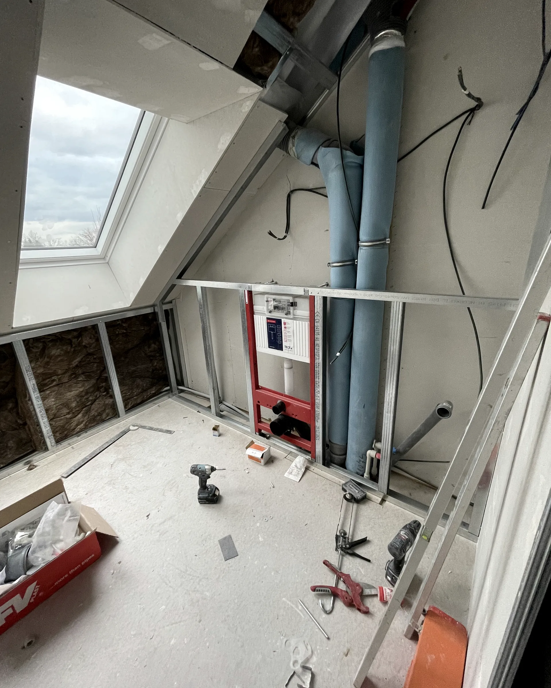 Rozestavěné podkroví s rozvodenou instalací
